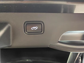 https://vehicle.imgix.net/4462015/76022484-991d-495f-b78a-9a5ec13379ab.jpg
