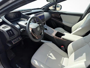 https://vehicle.imgix.net/4462028/a91dcfc9-e870-488e-8f7a-64fa838c01cb.jpg