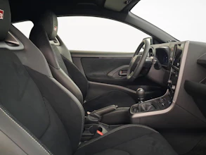 https://vehicle.imgix.net/4462142/e9e18221-68f9-4d6e-80e8-391abc616afb.jpg