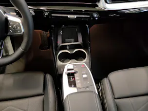 BMW X1 U11 23i xDrive paddles