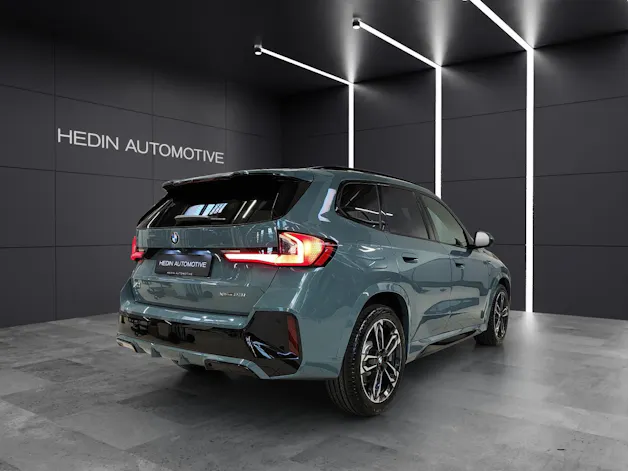 BMW X1 U11 23i xDrive paddles