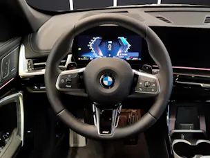 BMW X1 U11 23i xDrive paddles