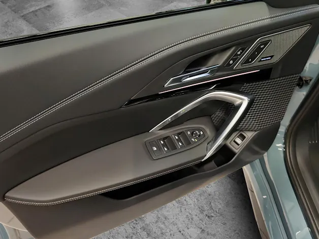 BMW X1 U11 23i xDrive paddles