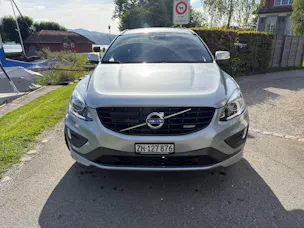 VOLVO XC60 2.4 D5 Momentum R-Design