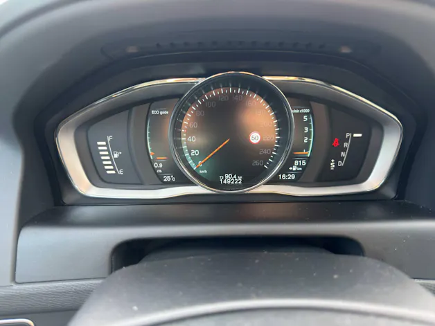 VOLVO XC60 2.4 D5 Momentum R-Design