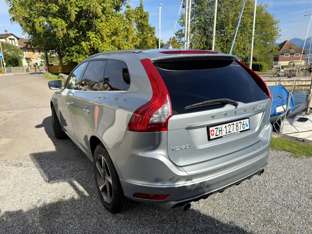 VOLVO XC60 2.4 D5 Momentum R-Design