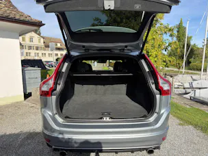 VOLVO XC60 2.4 D5 Momentum R-Design