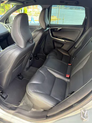 VOLVO XC60 2.4 D5 Momentum R-Design