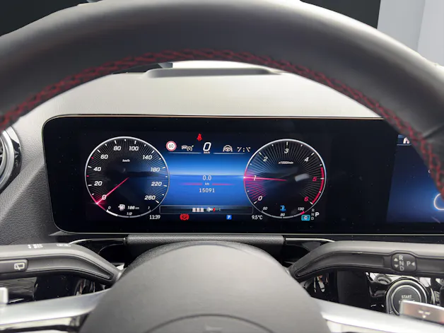 MERCEDES-BENZ GLA-Klasse H247 GLA 220 d Swiss Star AMG Line 4matic