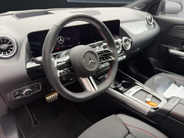 MERCEDES-BENZ GLA-Klasse H247 GLA 220 d Swiss Star AMG Line 4matic