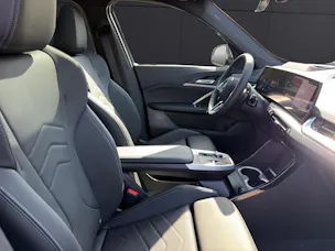 BMW X1 U11 23i xDrive paddles