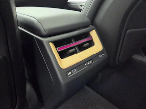 https://vehicle.imgix.net/4462578/90d4930a-021f-4b37-b5f2-45c9b8e392ee.jpg
