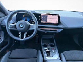 https://vehicle.imgix.net/4462715/9bf13fd0-6933-47d4-b9b6-7453a83971cd.jpg