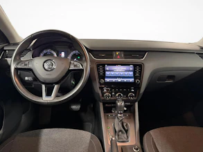 https://vehicle.imgix.net/4462850/1371c5b7-b90c-435d-9913-28034abd2cff.jpg