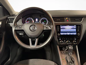 https://vehicle.imgix.net/4462850/3c4cfc4d-ccdf-4b42-8bbb-23aaf4c0b968.jpg