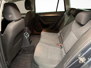 https://vehicle.imgix.net/4462850/cf2ce0e2-c736-4c7d-b0d0-a6bacdf0b04e.jpg