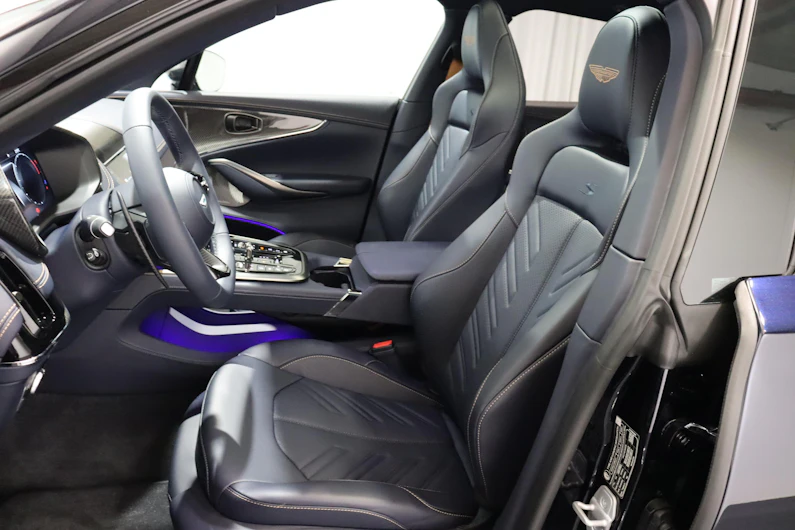 Fahrzeugbild ASTON MARTIN DBX