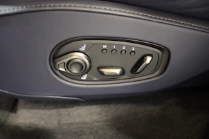 Fahrzeugbild ASTON MARTIN DBX S 4.0 V8 Bi-Turbo
