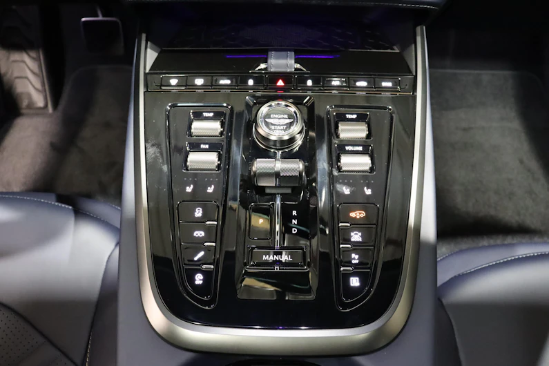 Fahrzeugbild ASTON MARTIN DBX