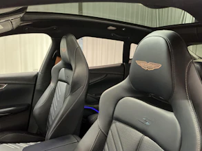 https://vehicle.imgix.net/4462938/a8bc9e72-eb50-446d-9762-6b88927bc736.jpg