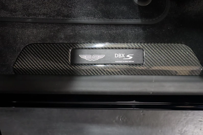Fahrzeugbild ASTON MARTIN DBX