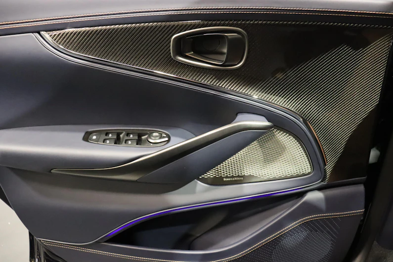 Fahrzeugbild ASTON MARTIN DBX