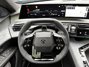 PEUGEOT 5008 1.6 PHEV 225 GT