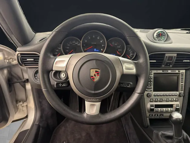 PORSCHE 911 Carrera