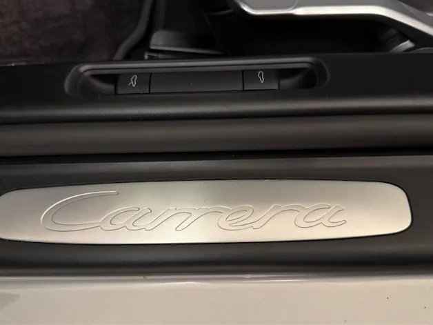PORSCHE 911 Carrera
