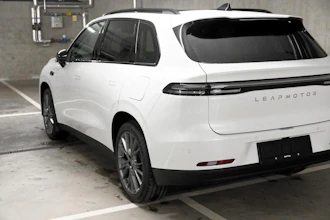 https://vehicle.imgix.net/4463422/8aab915a-d9af-4617-9058-df8b2ba5f315.jpg