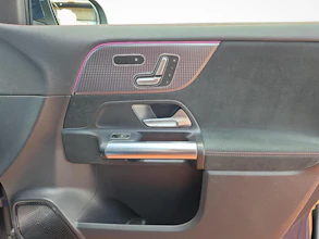 https://vehicle.imgix.net/4463440/199d9609-56f8-49a8-8272-b9e86247819d.jpg