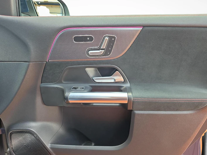 image du véhicule MERCEDES-BENZ EQA 300