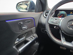 image du véhicule MERCEDES-BENZ EQA 300 4MATIC AMG Line