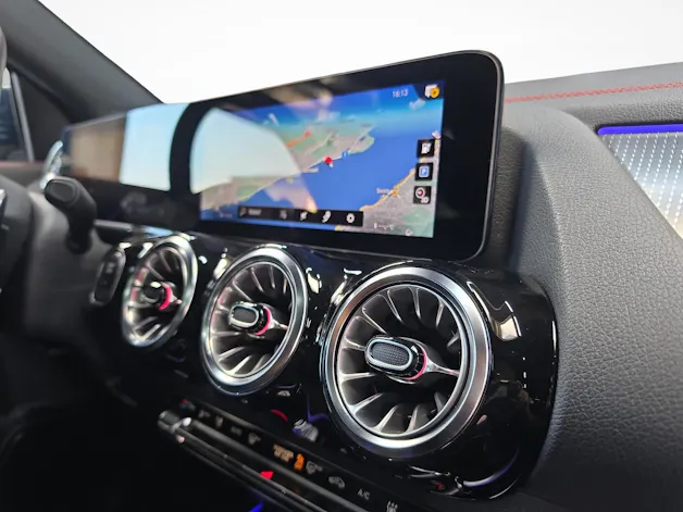 MERCEDES-BENZ EQA 300 4MATIC AMG Line