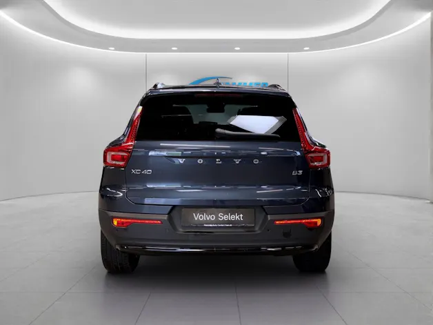 VOLVO XC40 2.0 B3 MH Plus Dark