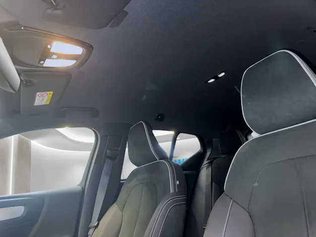 VOLVO XC40 2.0 B3 MH Plus Dark