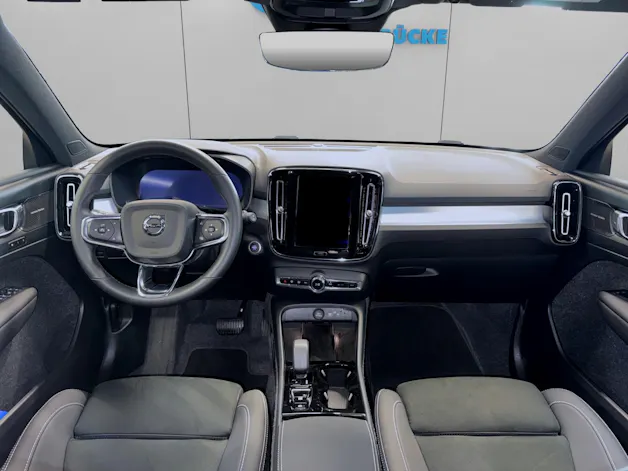 VOLVO XC40 2.0 B3 MH Plus Dark