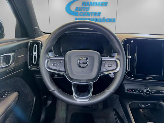 VOLVO XC40 2.0 B3 MH Plus Dark
