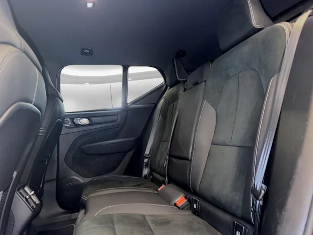 VOLVO XC40 2.0 B3 MH Plus Dark