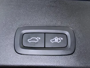 VOLVO XC40 2.0 B3 MH Plus Dark