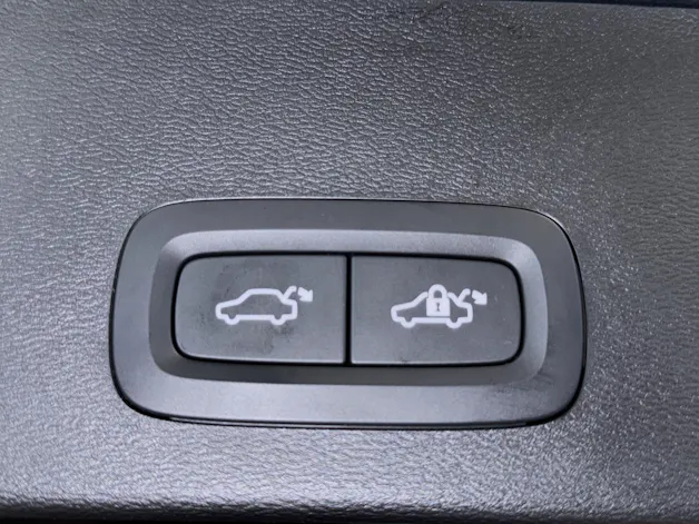 VOLVO XC40 2.0 B3 MH Plus Dark
