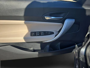 https://vehicle.imgix.net/4463517/2d1786a2-804a-4e36-a99a-fefa0ded2036.jpg