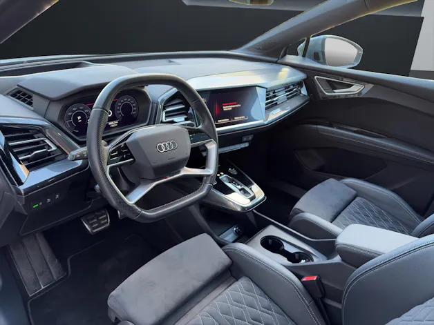 AUDI Q4 e-tron 50 quattro