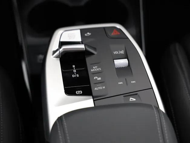 BMW 2er Reihe U06 Active Tourer 230e xDrive paddles
