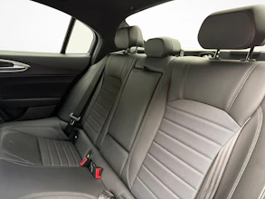 https://vehicle.imgix.net/4463745/237505a4-a567-4a7c-a8d3-4053ab0c7eea.jpg