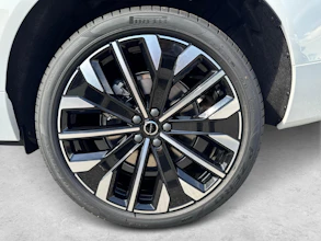 https://vehicle.imgix.net/4463854/db8b91c0-63c5-4923-8063-d0a4bf4aef2a.jpg