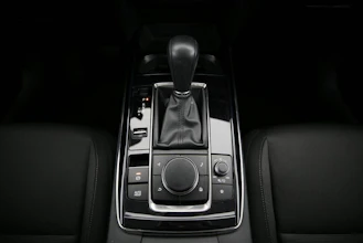 https://vehicle.imgix.net/4463898/a8041c2f-7354-4f2a-a710-ea582006e56a.jpg