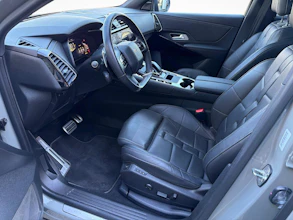 https://vehicle.imgix.net/4463924/a60ec27e-9964-4f9c-9923-1b9fcf9f57af.jpg