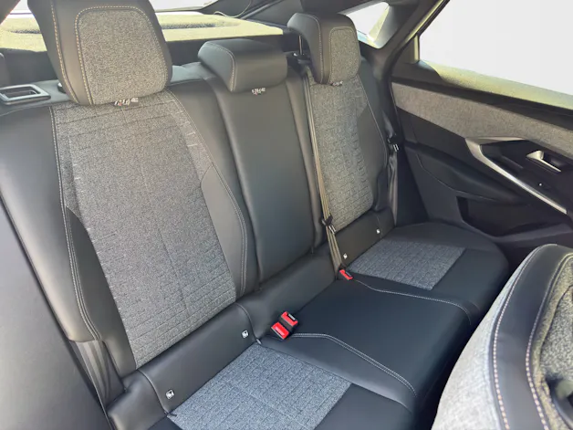 PEUGEOT 3008 1.2 Hybrid 145 Allure Premium