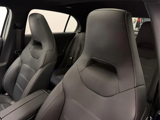 MERCEDES-BENZ A-Klasse W177 A 250 AMG Line 4m